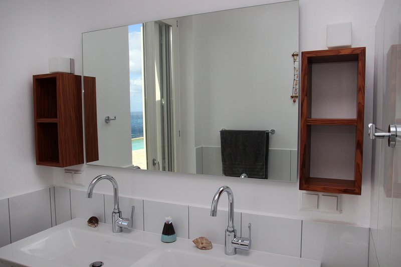 villa bathroom Naxos